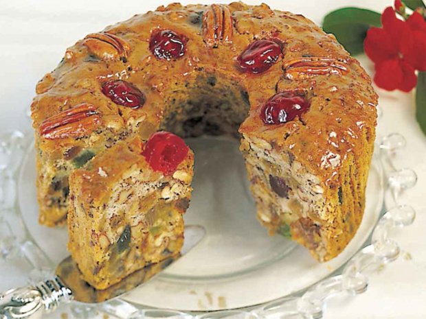 Блестящий фруктовый кекс